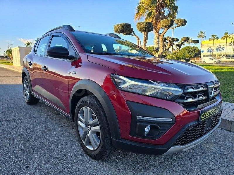 Usado Dacia Sandero Essentiel 91 CV (66 kW) 2021 Granate Berlina