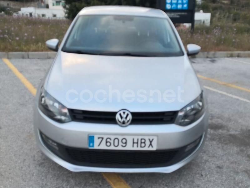 Gris / plata Usado 2011 VW Polo Advance Berlina | 6990 € (Precio justo) - Imagen 1/4