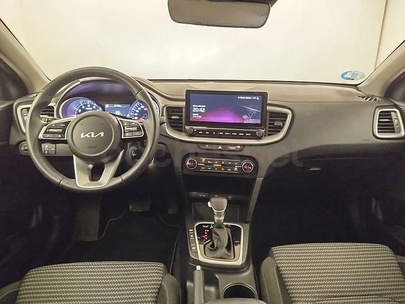 Usado Kia Ceed 100 CV (73 kW) 2025 Gris / plata Utilitario