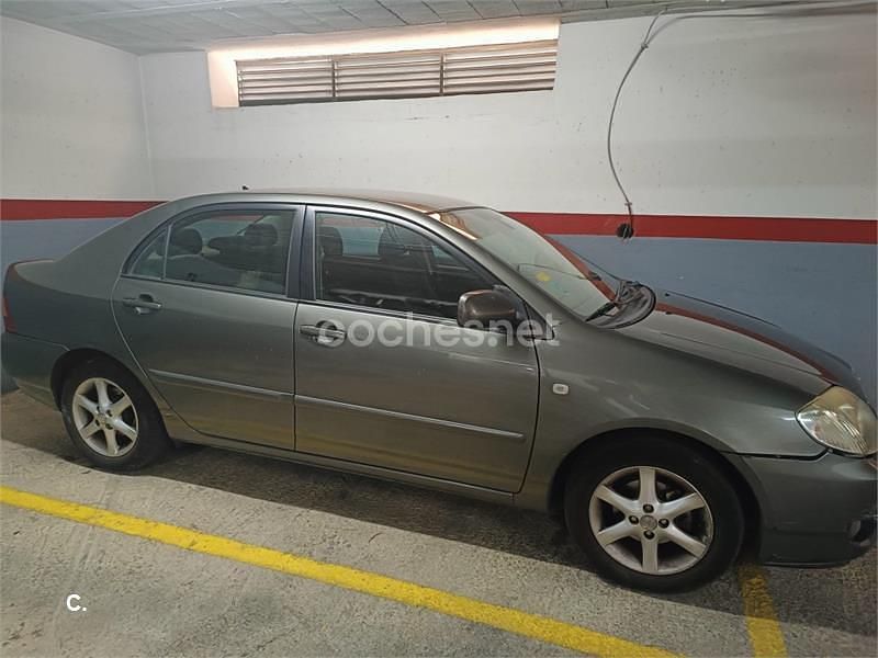 Usado Toyota Corolla Sol 124 CV (91 kW) 2007 Gris / plata Berlina