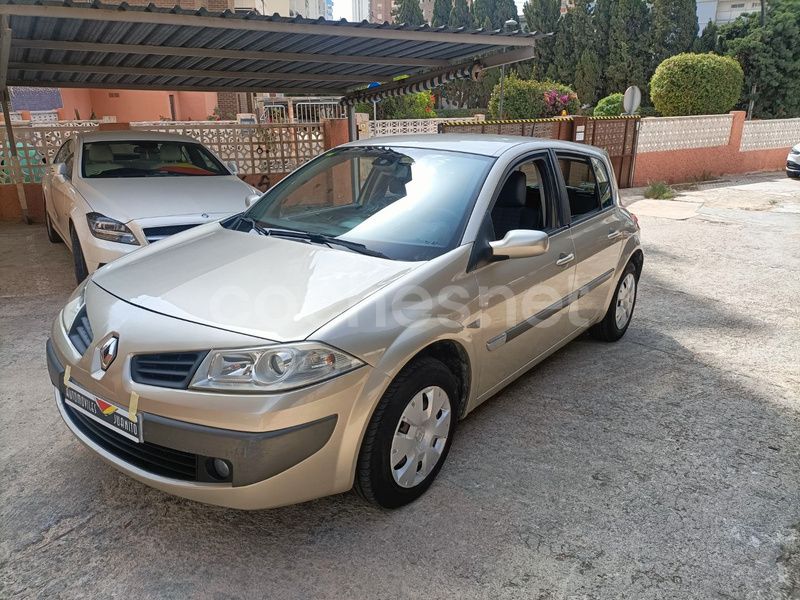 Beige Usado 2010 Renault Mégane III Dynamique Berlina | 4500 € (Buen precio) - Imagen 1/4