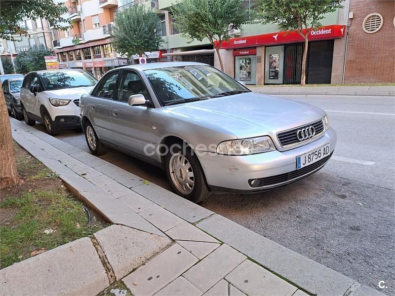 Gris / plata Usado 1999 Audi A4 Berlina | 2500 € (Precio justo) - Imagen 1/4