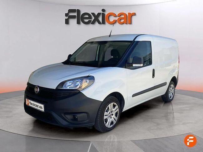 Usado Fiat Doblò Easy 105 CV (77 kW) 2022 Blanco Monovolumen