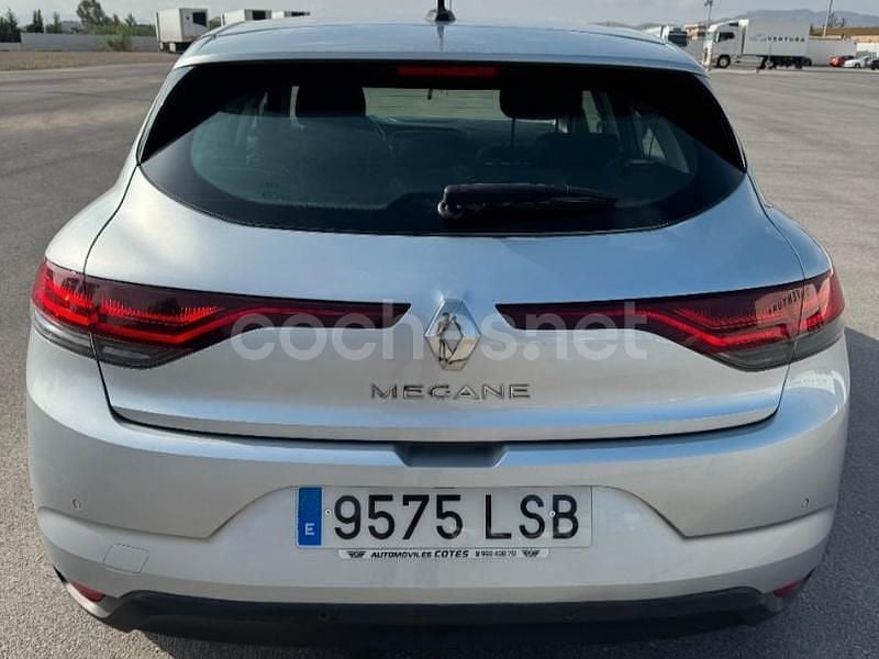 Usado Renault Mégane IV Business 115 CV (84 kW) 2021 Gris / plata Berlina