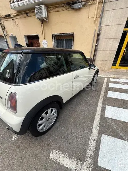 Usado Mini ONE 90 CV (66 kW) 2003 Beige Utilitario