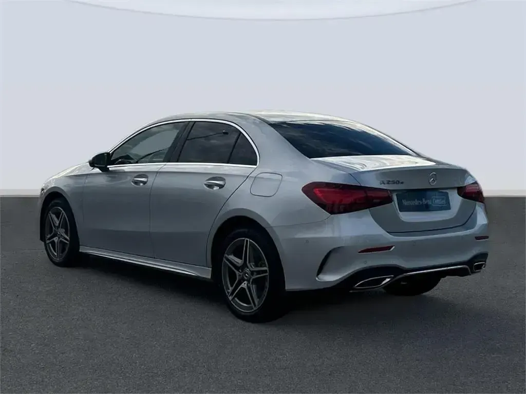 Nuevo Mercedes A250 218 CV (160 kW) 2025 Gris / plata Berlina