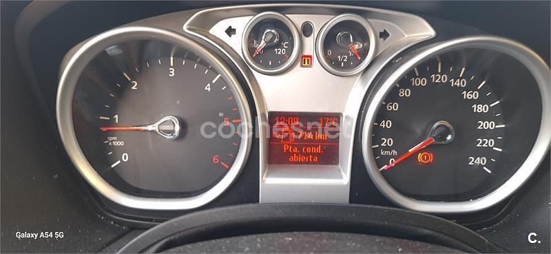 Usado Ford Focus Trend 109 CV (80 kW) 2010 Blanco Familiar