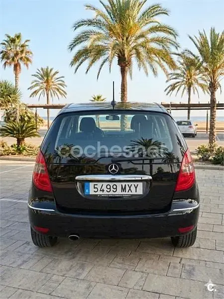 Usado Mercedes A180 Avantgarde 109 CV (80 kW) 2010 Negro Monovolumen