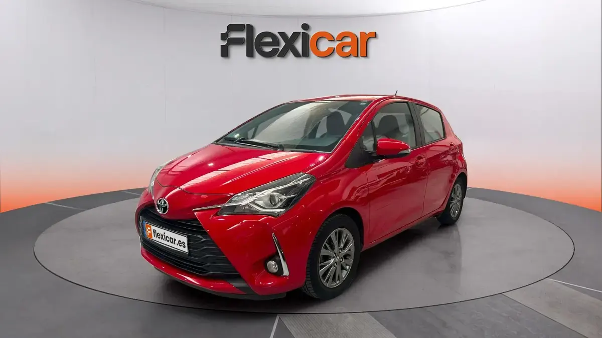 Usado Toyota Yaris Active 69 CV (50 kW) 2019 Rojo Berlina