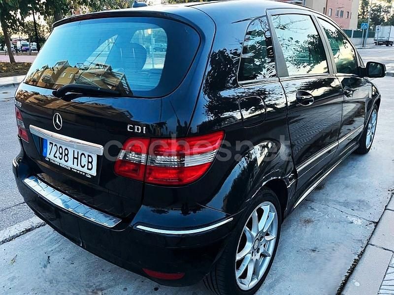 Usado Mercedes B180 109 CV (80 kW) 2011 Negro Monovolumen