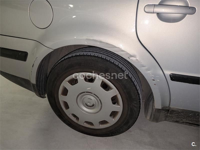 Usado VW Passat Comfortline 130 CV (95 kW) 2000 Gris / plata Berlina