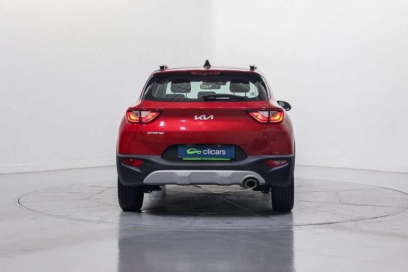 Usado Kia Stonic 84 CV (61 kW) 2023 Rojo SUV