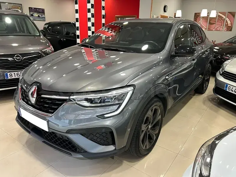 Usado Renault Arkana RS Line 140 CV (102 kW) 2023 Gris / plata SUV