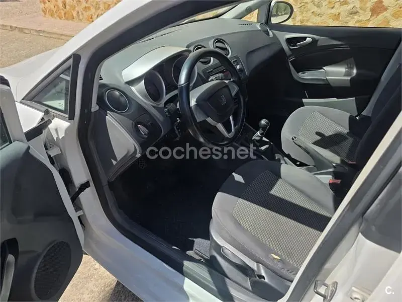 Usado Seat Ibiza 90 CV (66 kW) 2010 Blanco Berlina