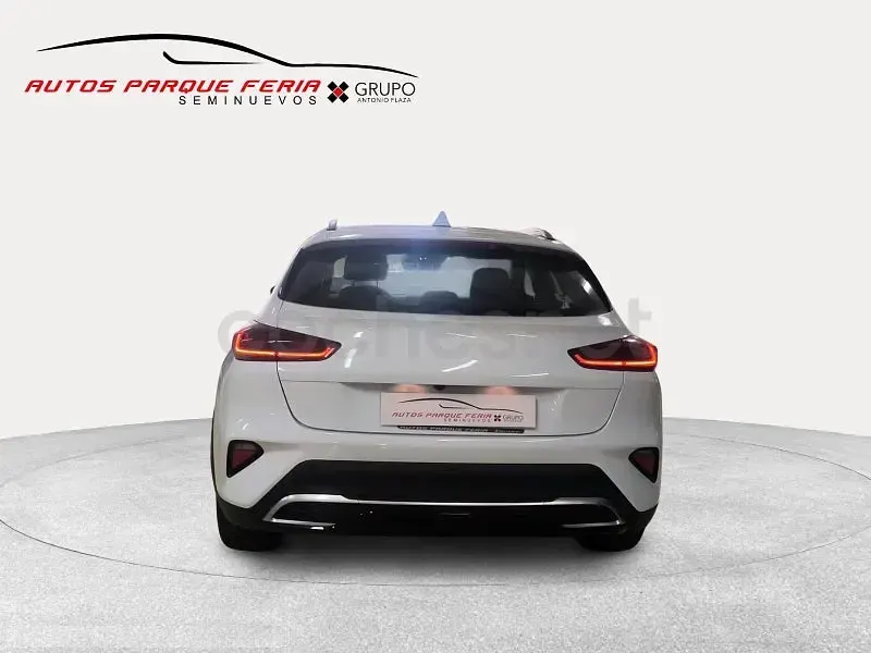 Usado Kia XCeed 100 CV (73 kW) 2024 Blanco SUV