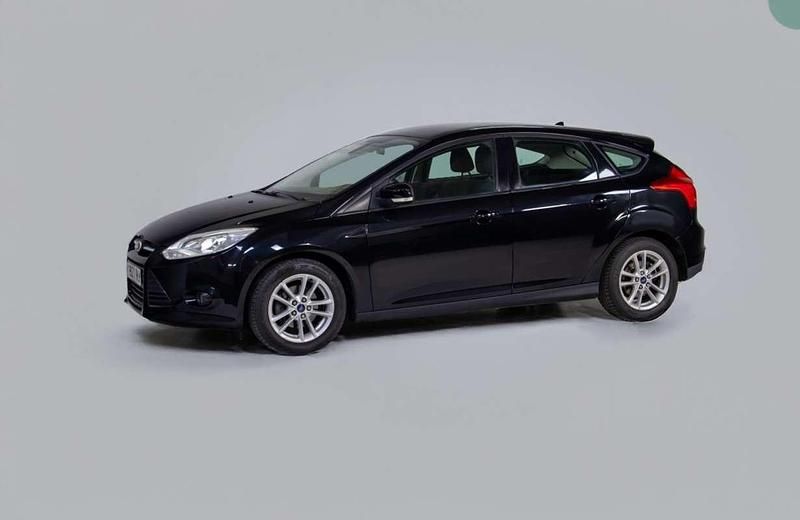 Usado Ford Focus Trend 125 CV (91 kW) 2012 Negro Berlina