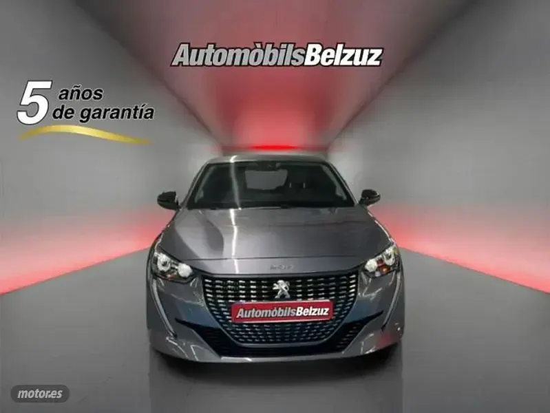 Usado Peugeot 208 Active 102 CV (75 kW) 2023 Gris Utilitario