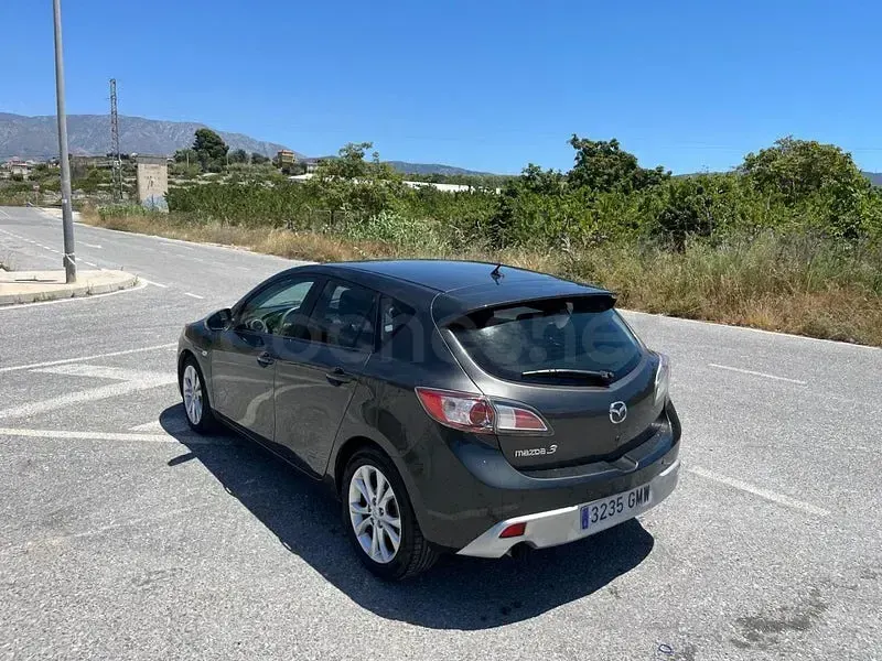 Usado Mazda 3 Sportive 109 CV (80 kW) 2009 Gris / plata Berlina