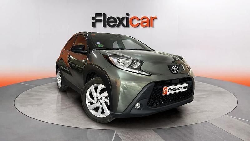 Usado Toyota Aygo X Play 72 CV (52 kW) 2022 Gris SUV