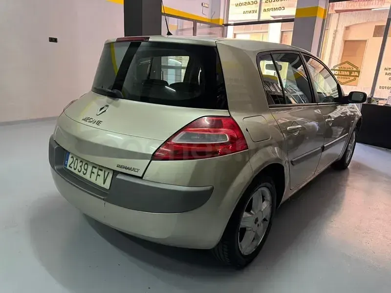 Usado Renault Mégane 105 CV (77 kW) 2006 Beige Berlina
