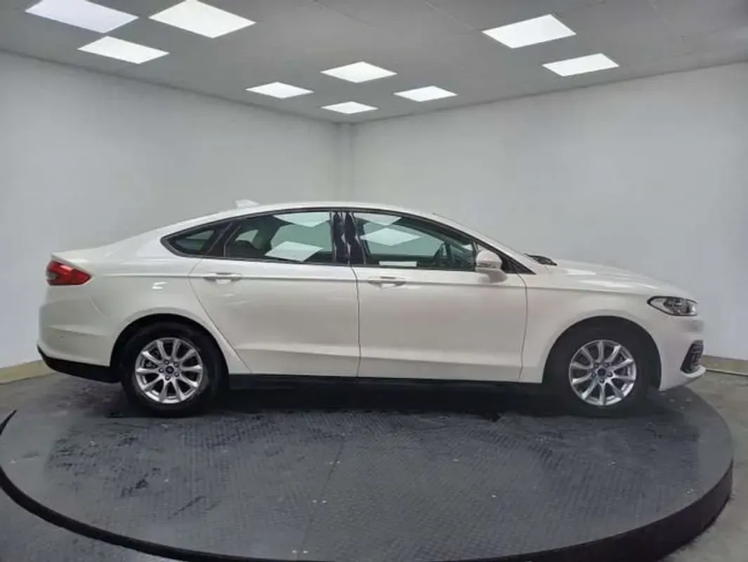 Usado Ford Mondeo Trend 188 CV (138 kW) 2020 Blanco Berlina