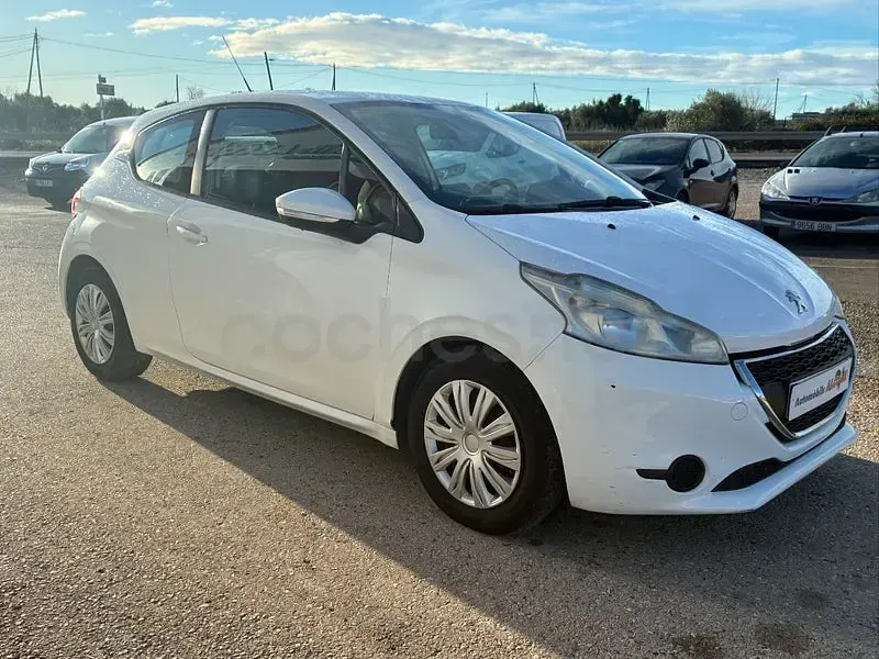 Usado Peugeot 208 Active 95 CV (69 kW) 2012 Blanco Utilitario