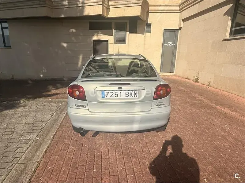 Usado Renault Mégane Coupé Sportway 105 CV (77 kW) 2001 Gris / plata Coupe