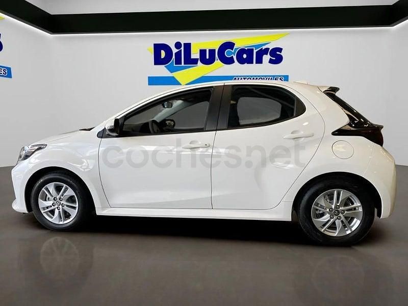 Usado Toyota Yaris Hybrid Business Edition 116 CV (85 kW) 2022 Blanco Berlina