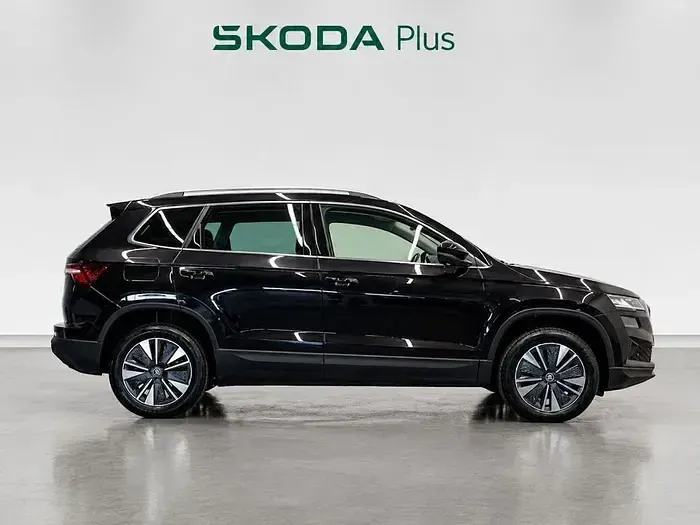 Usado Skoda Karoq Ambition 110 CV (80 kW) 2023 Negro SUV