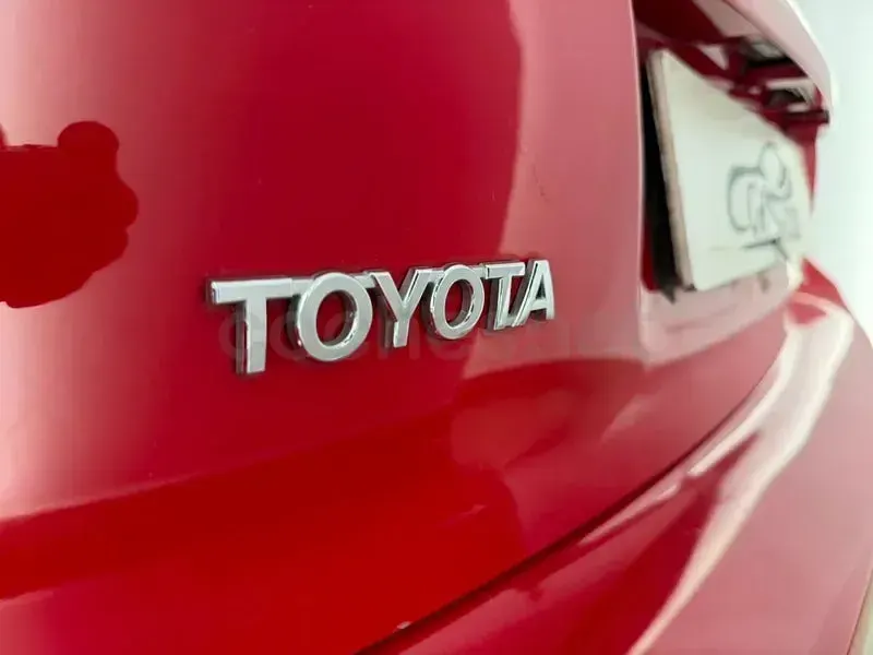 Usado Toyota Auris 90 CV (66 kW) 2008 Rojo Utilitario