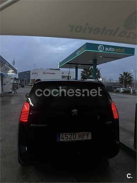 Usado Peugeot 5008 Allure 150 CV (110 kW) 2013 Negro Monovolumen