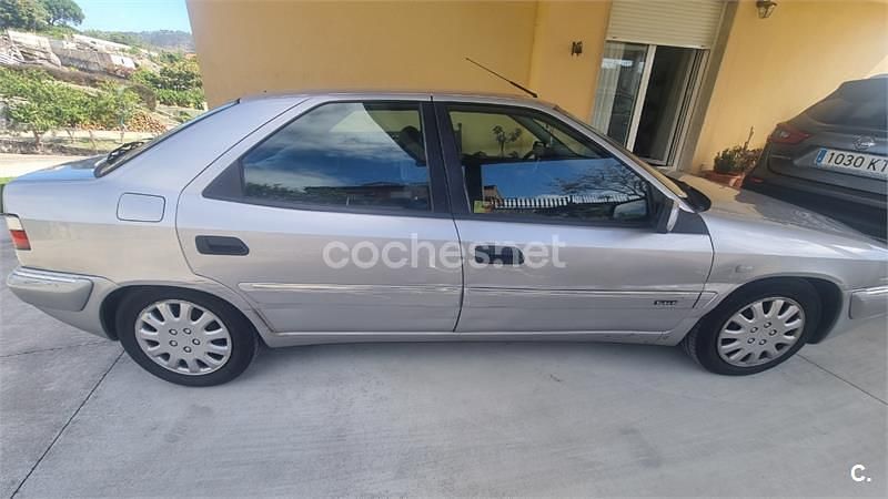 Usado Citroën Xantia Exclusive 90 CV (66 kW) 1999 Gris / plata Berlina