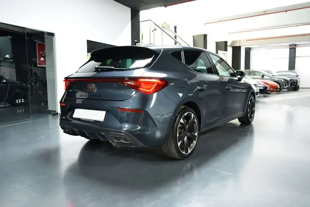 Usado Cupra Leon 150 CV (110 kW) 2023 Gris Utilitario