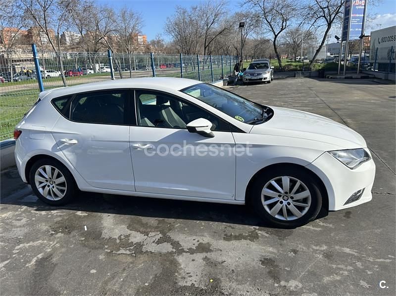 Usado Seat Leon Ecomotive 105 CV (77 kW) 2014 Blanco Berlina