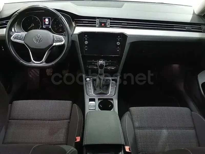 Usado VW Passat Executive 150 CV (110 kW) 2022 Blanco Familiar