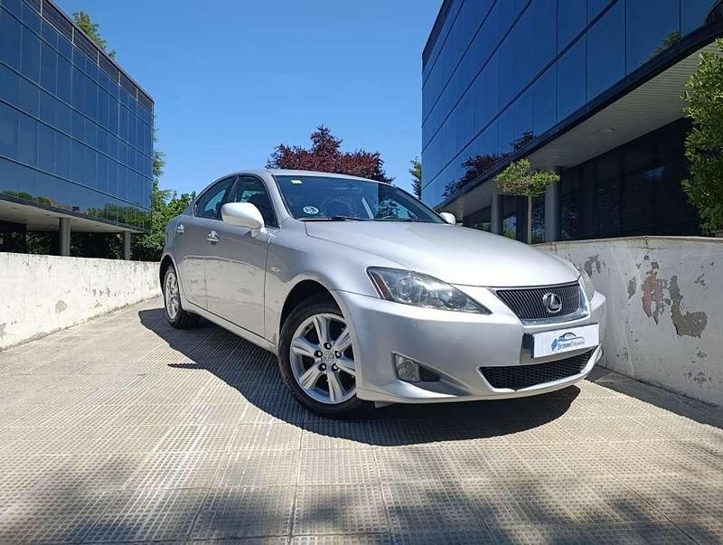 Usado Lexus IS220d 177 CV (130 kW) 2007 Plateado Berlina