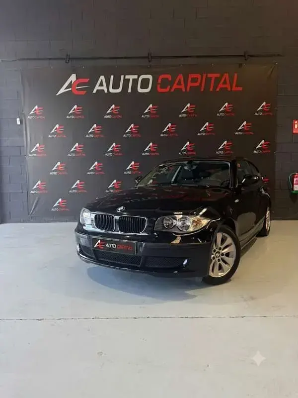 Usado BMW 116 116 CV (85 kW) 2010 Negro Utilitario