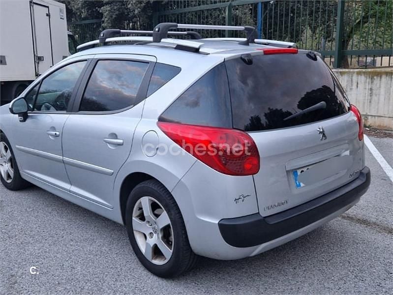 Usado Peugeot 207 90 CV (66 kW) 2010 Gris / plata Familiar