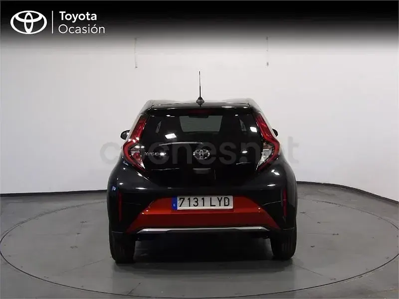 Usado Toyota Aygo X Edition 72 CV (52 kW) 2022 Rojo SUV