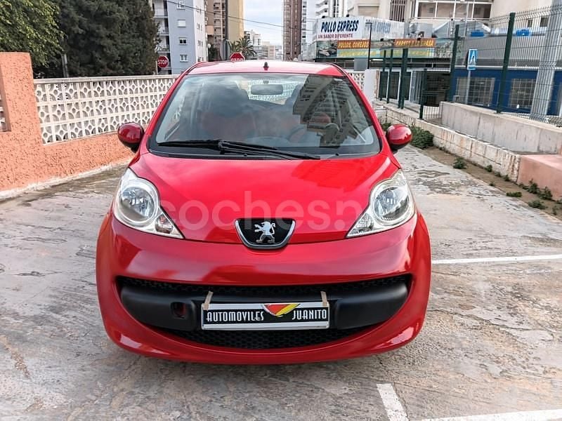 Usado Peugeot 107 Urban Move 68 CV (50 kW) 2008 Rojo Utilitario