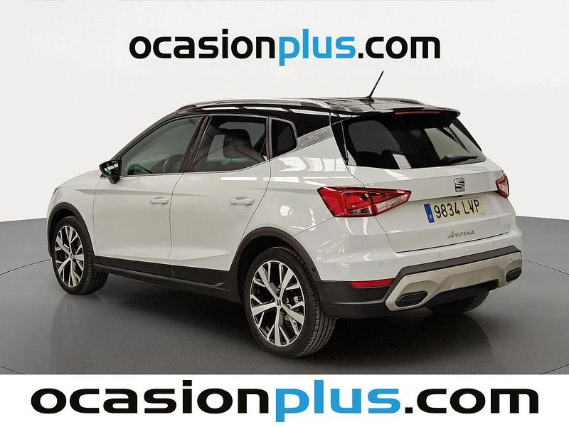 Usado Seat Arona Xperience 110 CV (80 kW) 2021 Blanco SUV