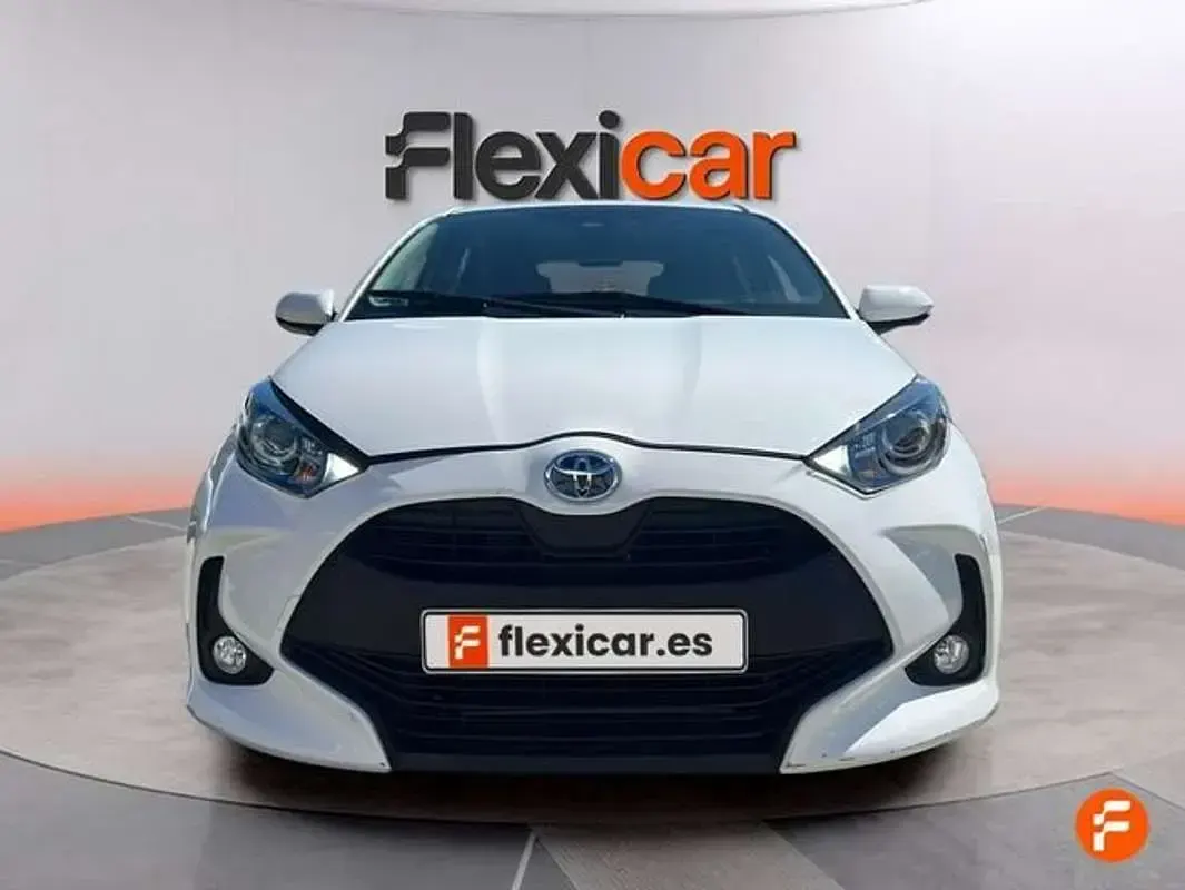 Usado Toyota Yaris Hybrid Business Edition 116 CV (85 kW) 2022 Blanco Utilitario
