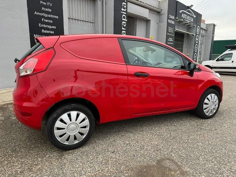 Usado Ford Fiesta Trend 75 CV (55 kW) 2013 Rojo Berlina