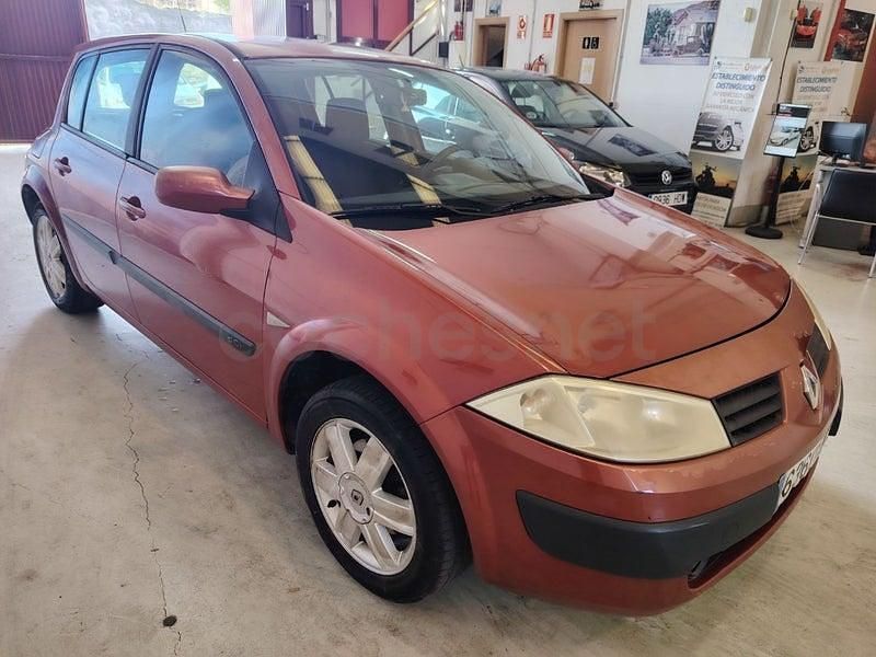 Usado Renault Mégane II Dynamique 100 CV (73 kW) 2005 Rojo Berlina