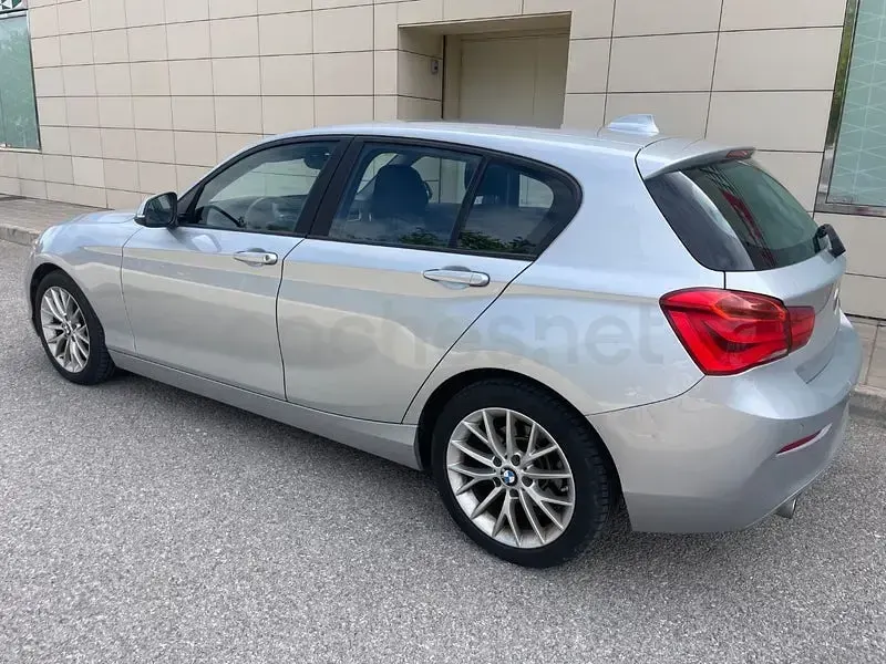 Usado BMW 118 150 CV (110 kW) 2018 Gris / plata Berlina