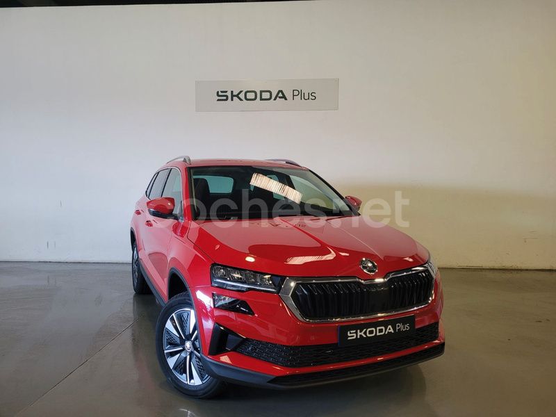 Usado Skoda Karoq Selection 110 CV (80 kW) 2024 Rojo SUV