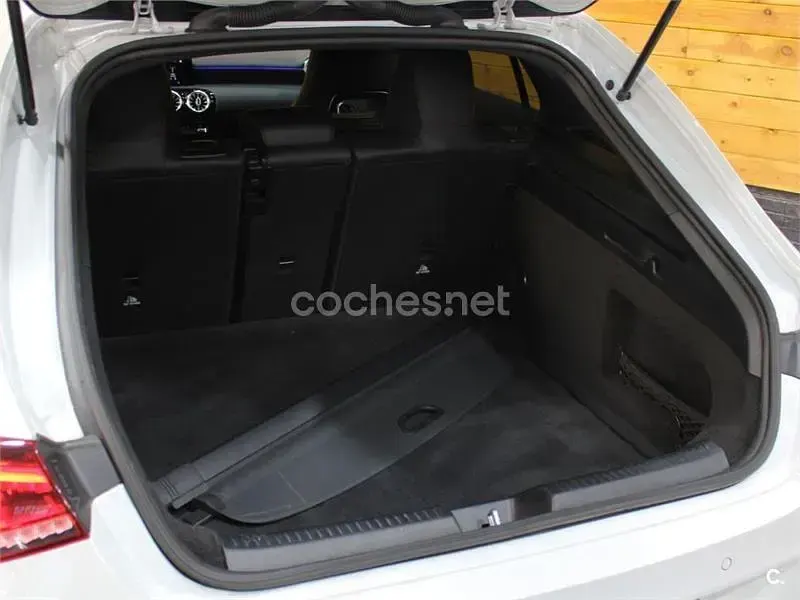 Occasion Mercedes CLA180 Shooting Brake 122 PK (89 kW) 2019 Wit Stationwagen