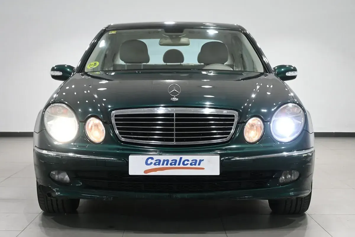 Usado Mercedes E320 Classic 224 CV (164 kW) 2006 Gris Berlina