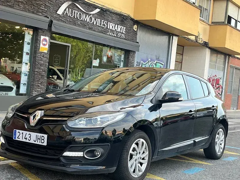 Usado Renault Mégane LIMITED 115 CV (84 kW) 2015 Negro Berlina