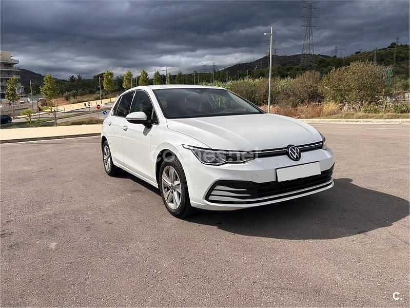 Blanco Usado 2024 VW Golf Life Berlina | 28.000 € (Precio justo) - Imagen 1/4